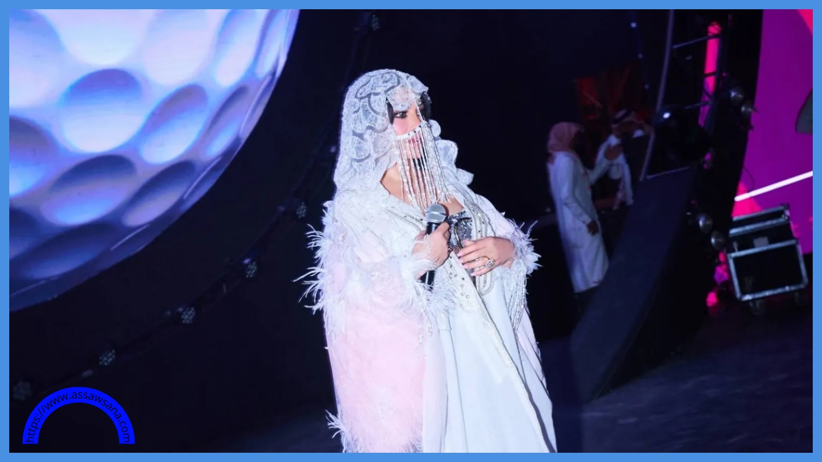 بين المكشوف والنقاب ومنعها من الغناء ..  هيفاء وهبي تتصدر