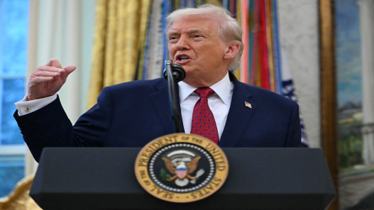 ترامب يوقع قرارًا جديدًا يقيّد دخول مواطني دول عدة إلى الولايات المتحدة