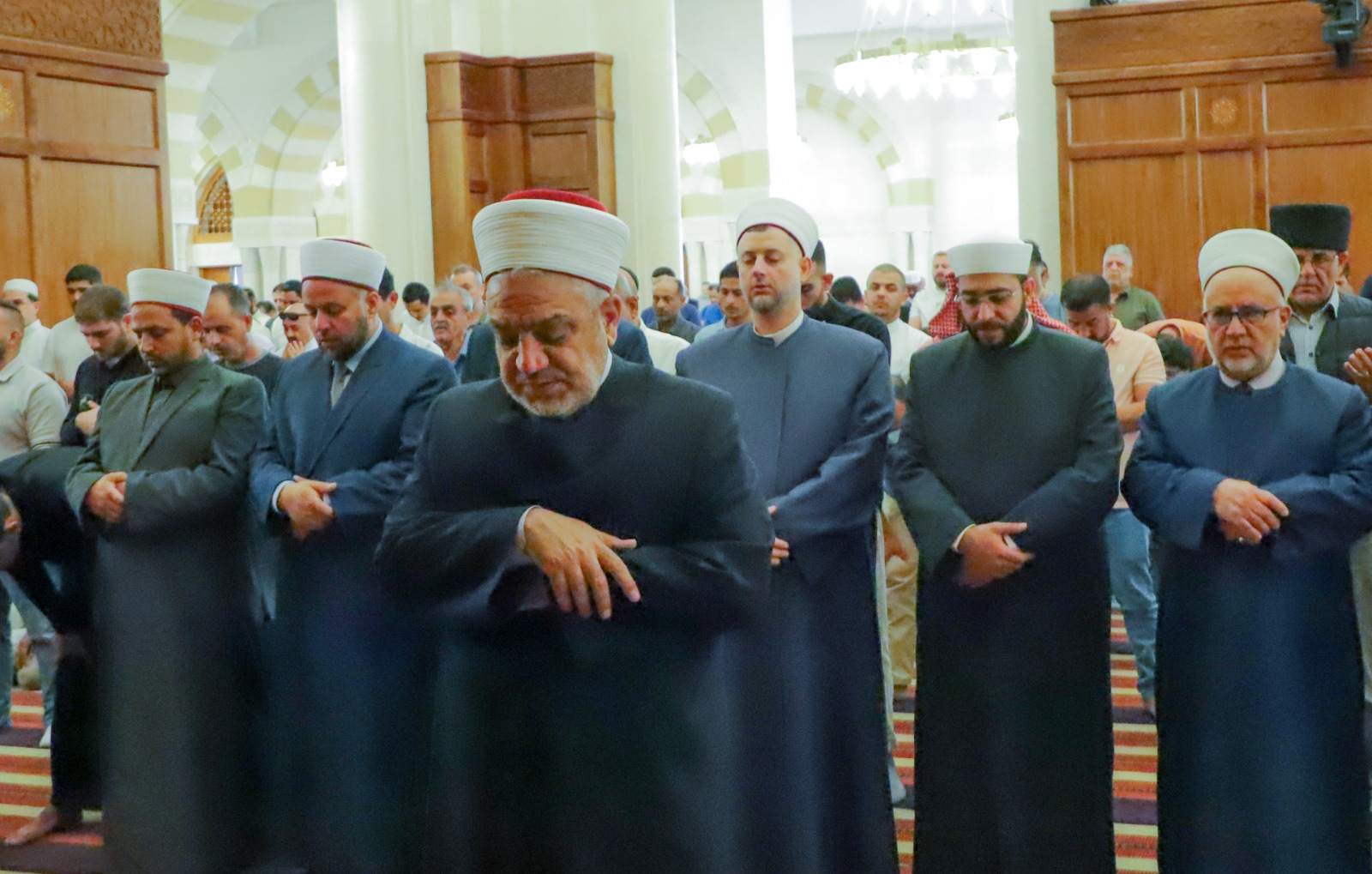 وزير الاوقاف يؤدي صلاة الاستسقاء .. صور  