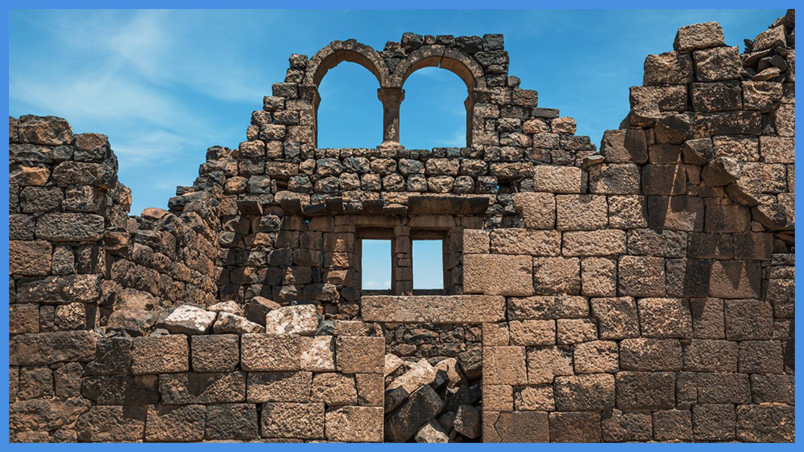 اتفاقية لتنفيذ جدارية فسيفسائية بموقع ام الجمال