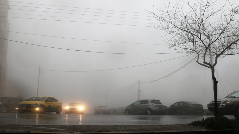 تعمّق المنخفض الجوي وتحذيرات من خطر السيول وشدّة الرياح