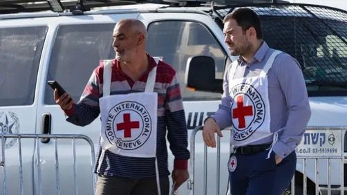 الاحتلال: تسليم جثة هدار غولدن للصليب الأحمر