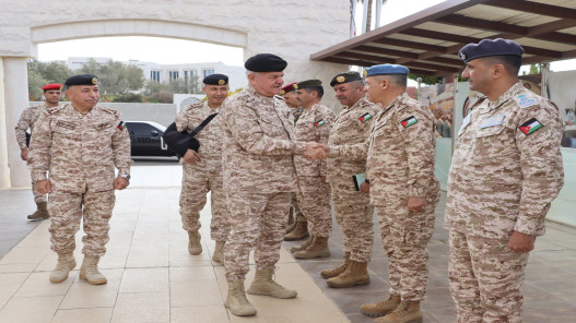 الحنيطي يزور كلية الدفاع الوطني وكلية القيادة والأركان