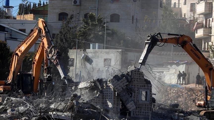 الاحتلال يهدم منزلين وسط الضفة الغربية