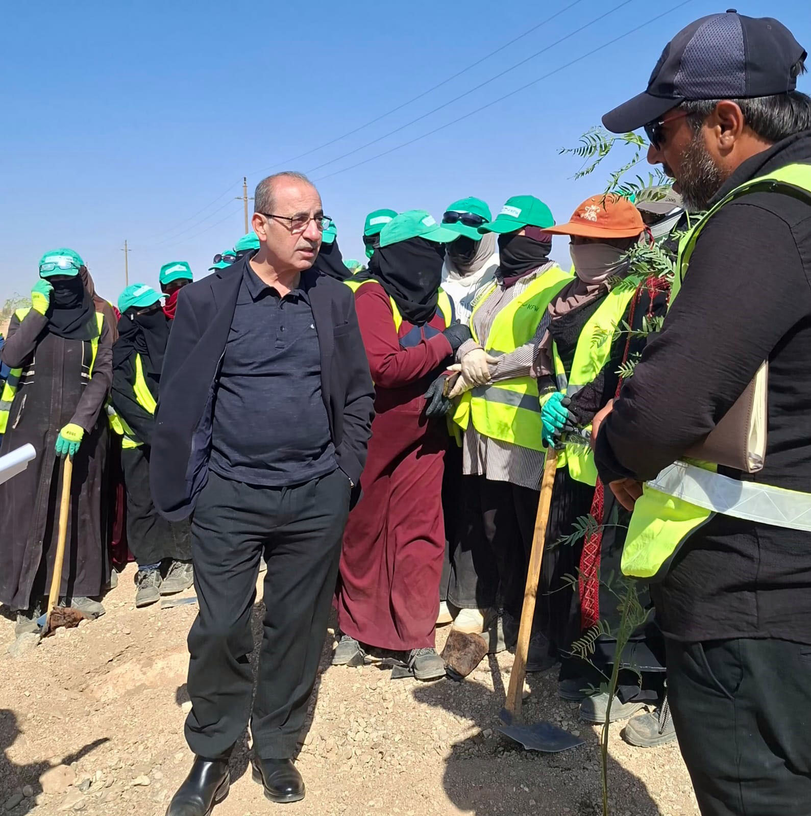 وزير الإدارة المحلية يتفقد بلديات بالمفرق