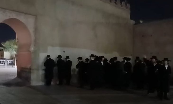 طقوس تلمودية بدولة عربية يثير غضباً شعبياً ..  فيديو