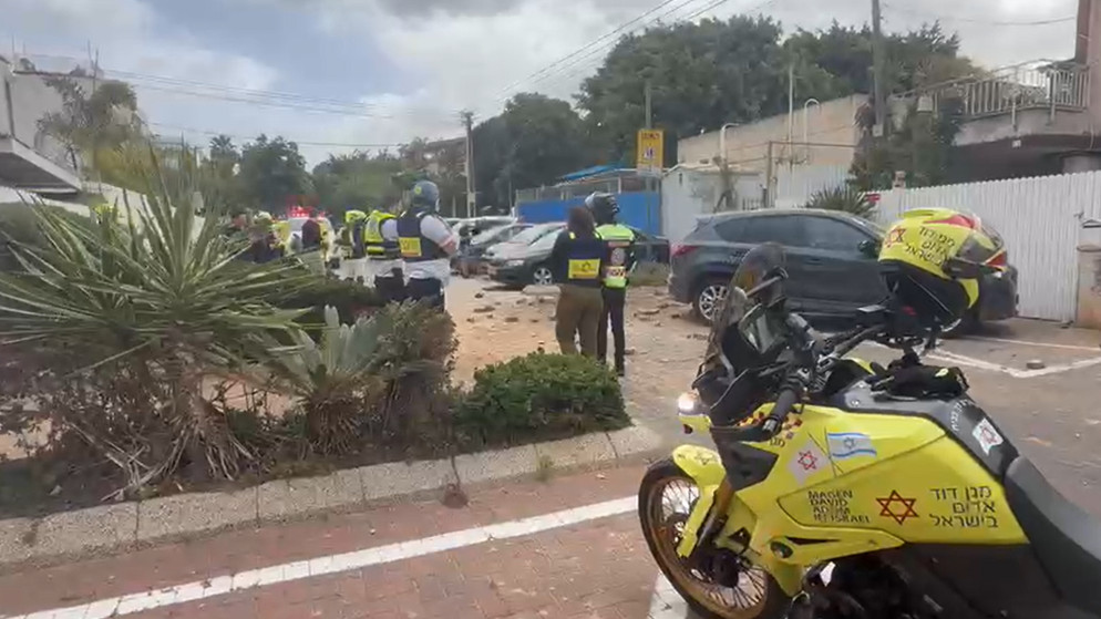 أضرار وإصابات ..  صواريخ إيرانية عنقودية تهز تل أبيب