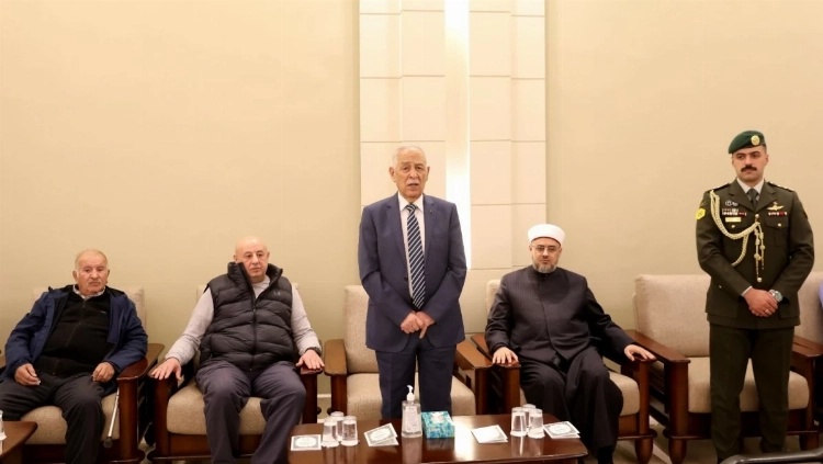  العيسوي يعزي عشيرة البطاينة مندوبا عن الملك وولي العهد