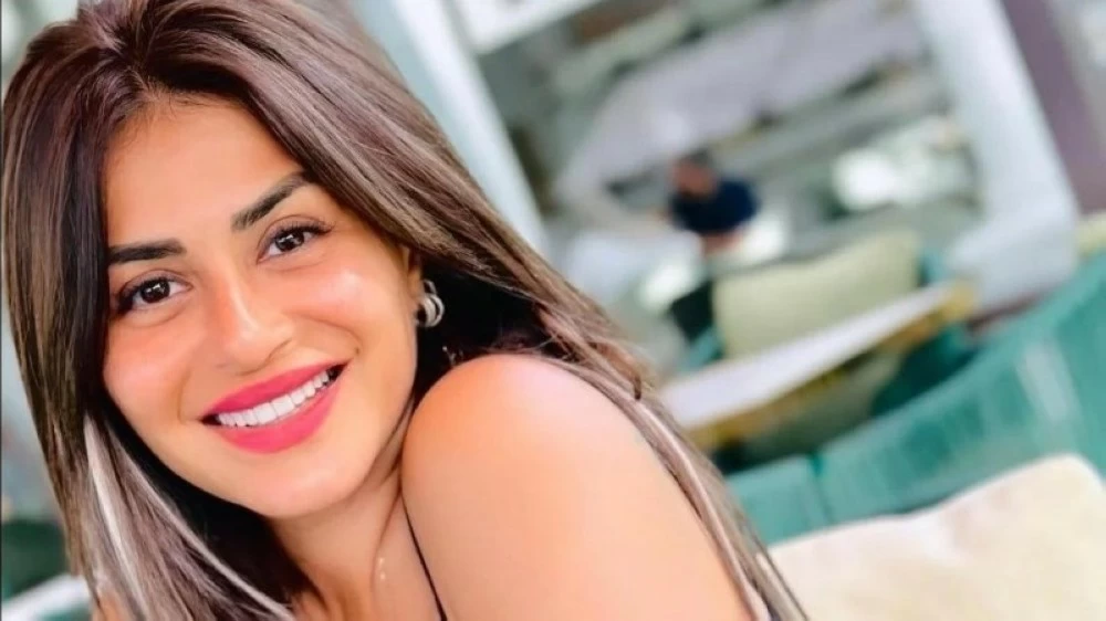 هل تمهد الفنانة منة فضالي لقرار الاعتزال؟