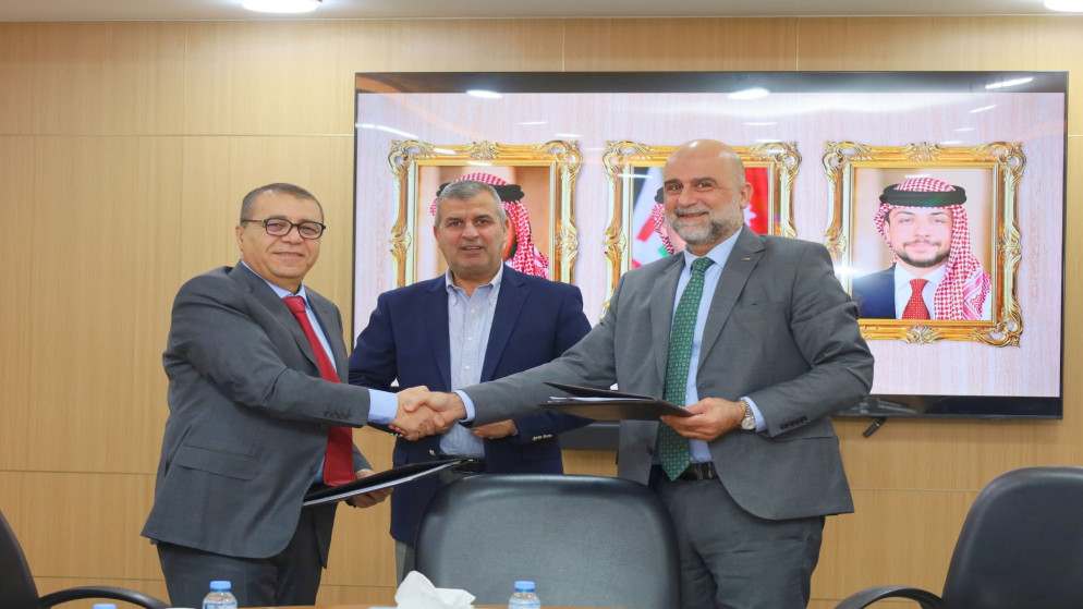 اتفاقية لإنشاء محطة طاقة شمسية باستطاعة 100 ميغاواط