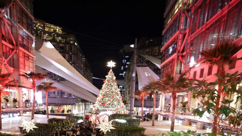 الأميرة ريم علي تضيء شجرة "الميلاد" بالبوليفارد