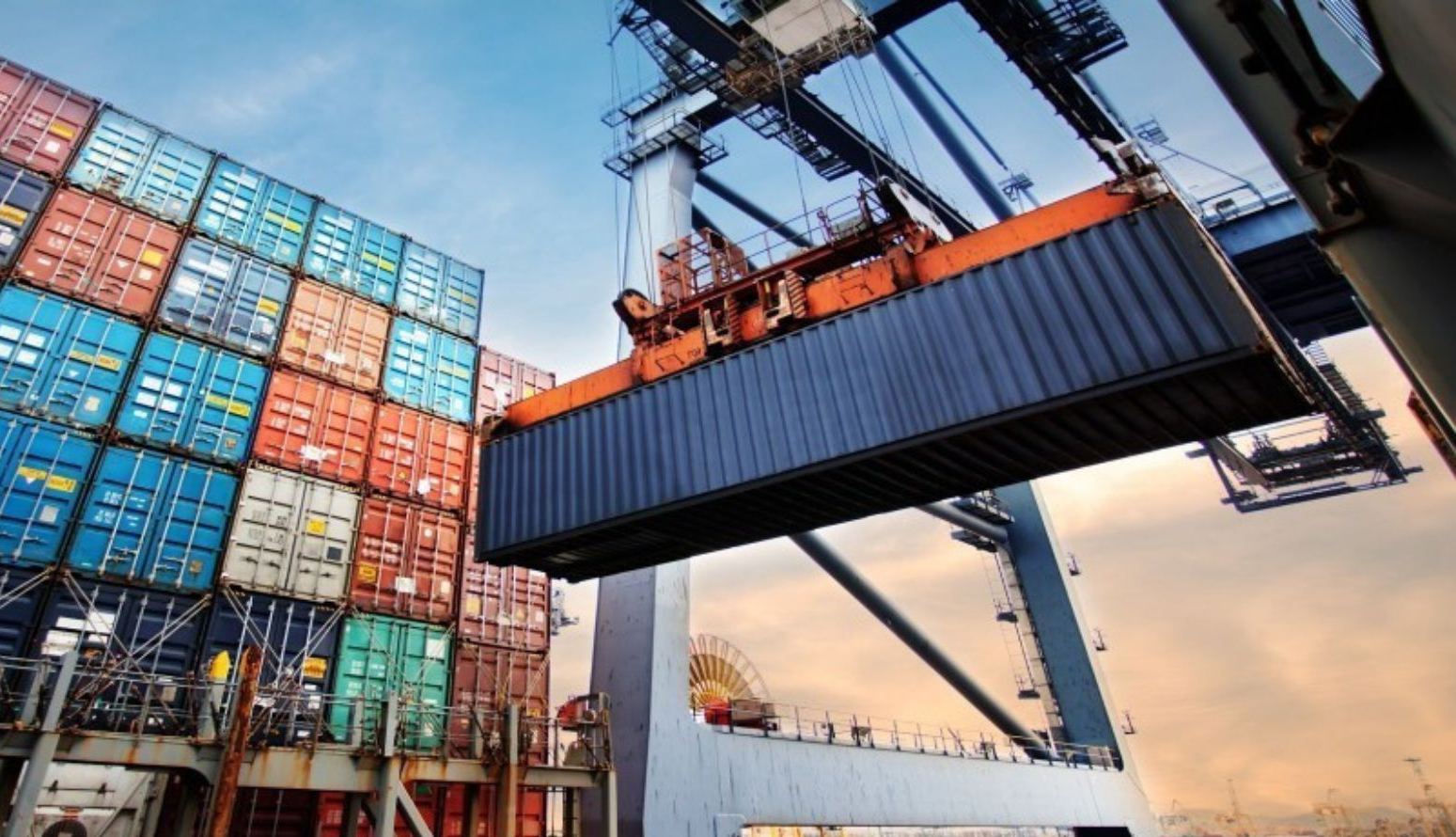 الألبسة والأسمدة تتصدران قائمة السلع المصدّرة