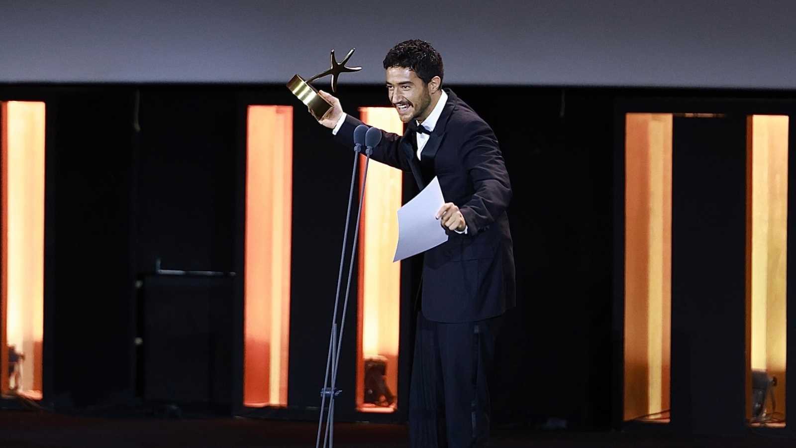 أحمد مالك أول مصري يفوز بجائزة أفضل ممثل في الجونة