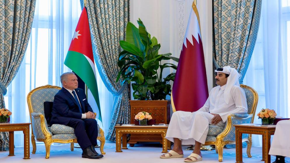 الملك وأمير قطر يعقدان مباحثات في الدوحة حول المستجدات الخطيرة بالمنطقة