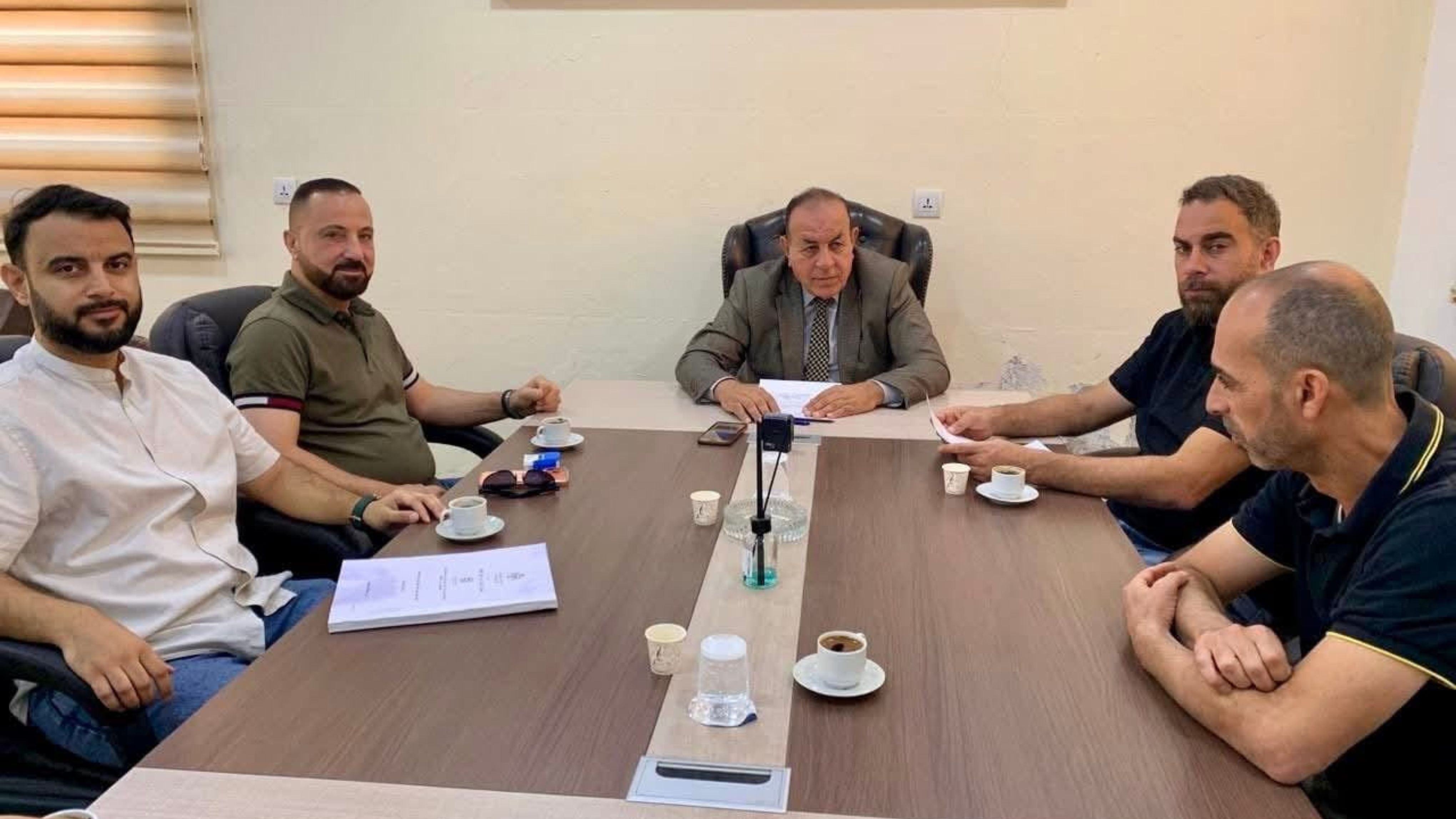 بلدية الوسطية توقع اتفاقية لفتح وتعبيد شوارع 