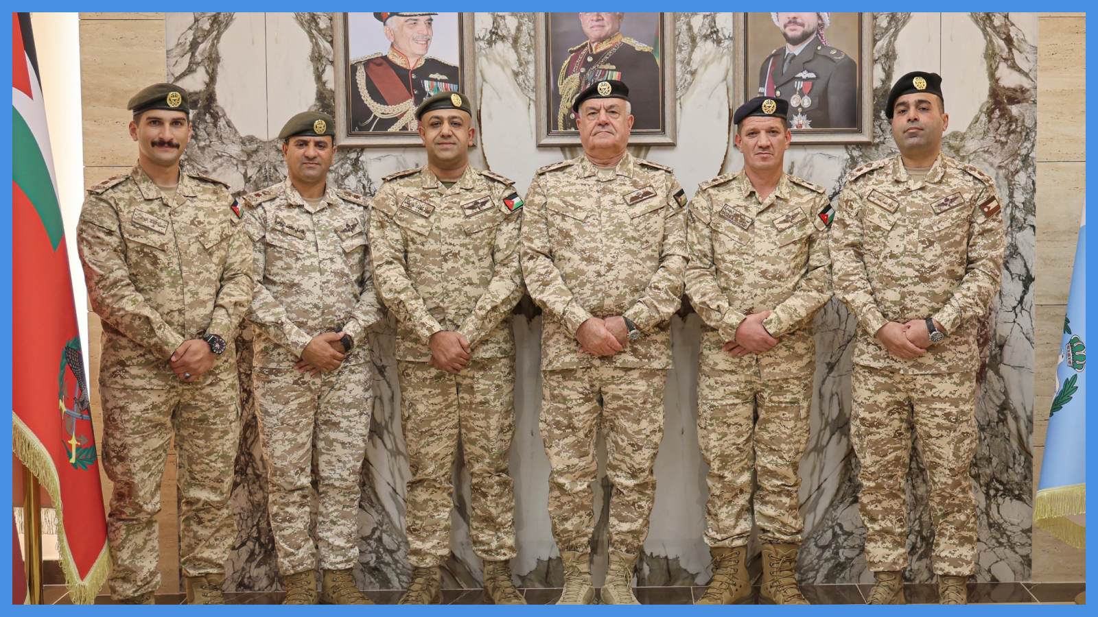 اللواء الحنيطي يُكرّم عدداً من الضباط بهدايا ملكية