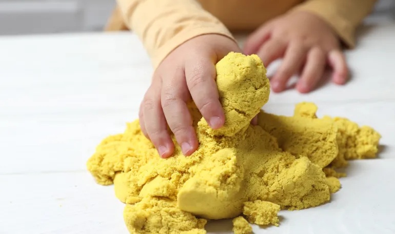 الرمال الملونة تجبر السلطات على غلق 69 مدرسة أسترالية