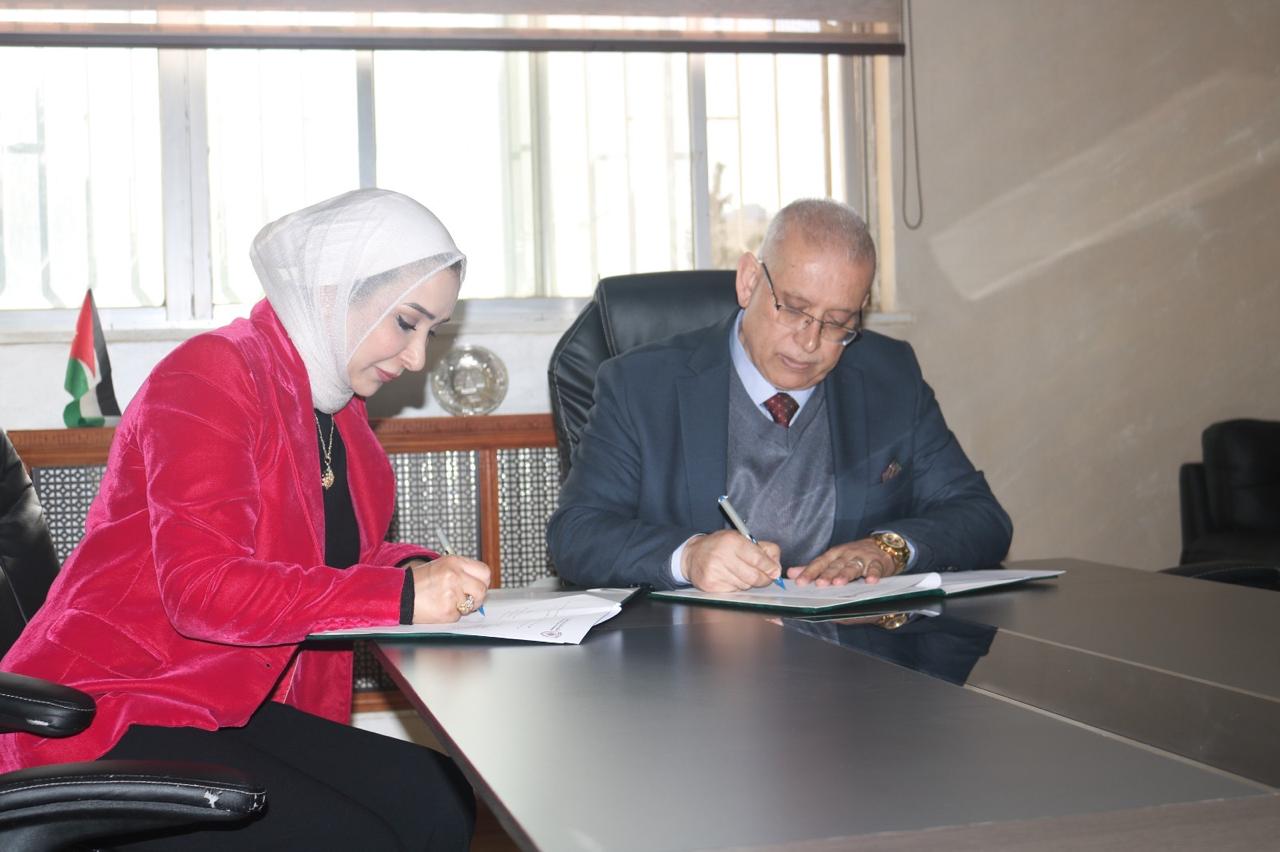 اتفاقية تعاون بين الكلية الجامعية وأكاديمية أجيال الغد