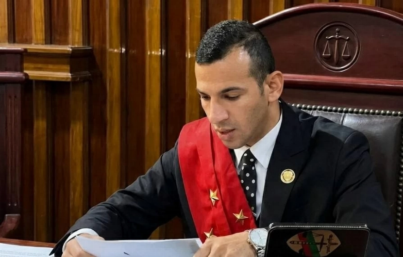 انكشاف حيلة الوشاح القضائي ..  الحكم بالسجن 10 سنوات لـ "القاضي المزيف" 