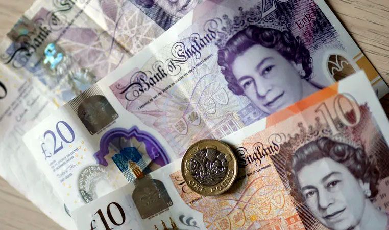 تراجع الإسترليني مقابل الدولار واليورو 