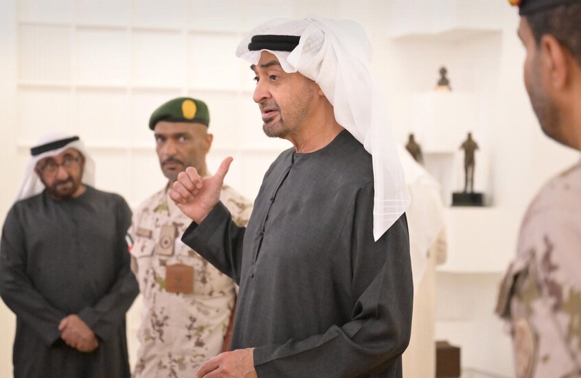 رئيس الإمارات يتفقد وزارة الدفاع  ..  صور