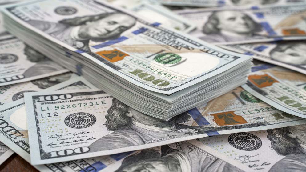 الدولار يتراجع وسط آمال بنهاية سريعة للحرب مع إيران