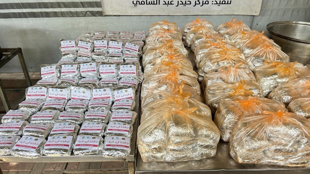 الخيرية الهاشمية توزع وجبات ساخنة في غزة
