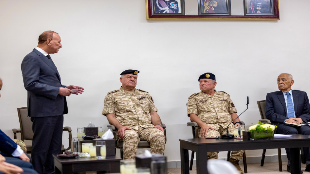 الملك يلتقي مجموعة من رفاق السلاح