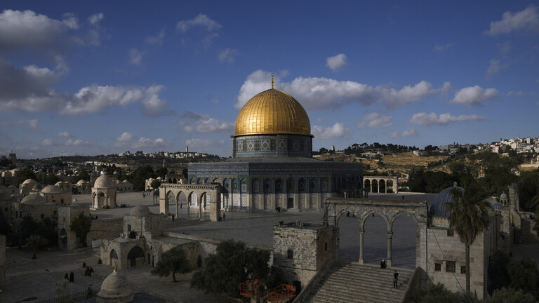 بصمة يد على أسوار  القدس من القرن العاشر والاحتلال يجيّرها له .. صور