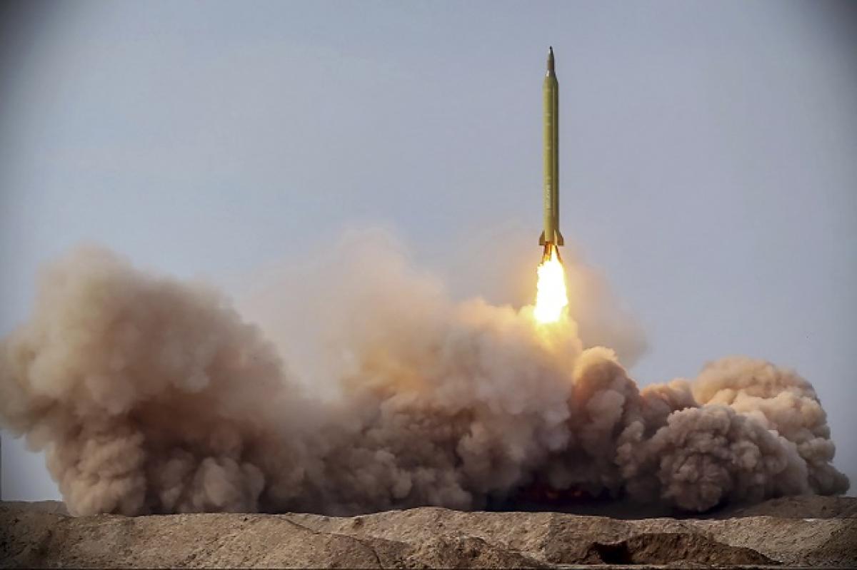 صاروخ باليستي إيراني سقط في البحر الميت ..  صور وفيديو