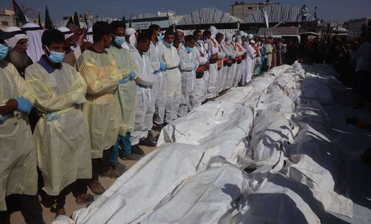 بدء دفن 54 جثمانا لفلسطينيين أعادتهم إسرائيل لغزة