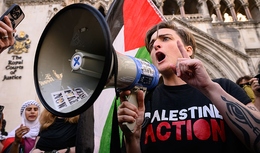 بريطانيا  ..  توقيف سبعة متظاهرين قرب قاعدة أميركية شرق إنجلترا