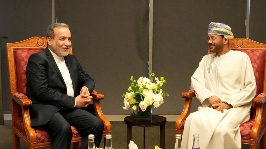 عراقجي يبحث مع نظيره العماني مبادرات إنهاء الحرب