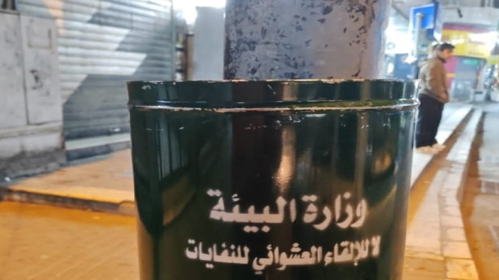 البدء بتركيب سلال نفايات في وسط جرش التجاري