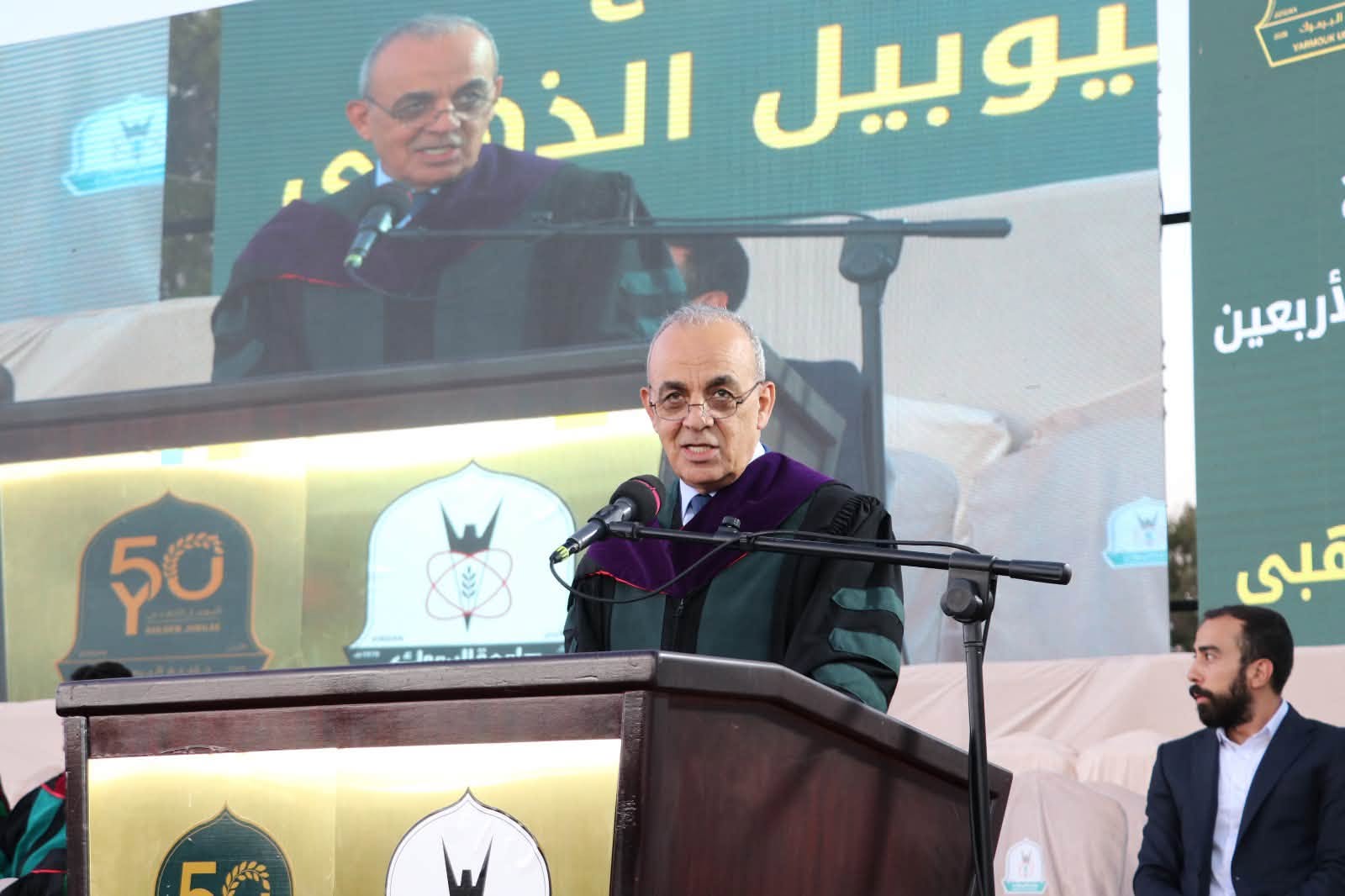 وزير السياحة والآثار يرعى احتفال اليرموك بتخريج طلبة كلية السياحة والفنادق- صور 