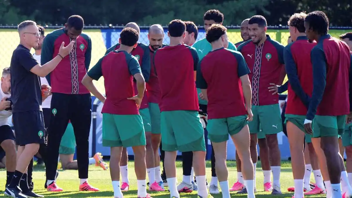 المغرب تتمسك بآخر الآمال العربية بمواجهة فرنسا ..  الموعد والقنوات الناقلة