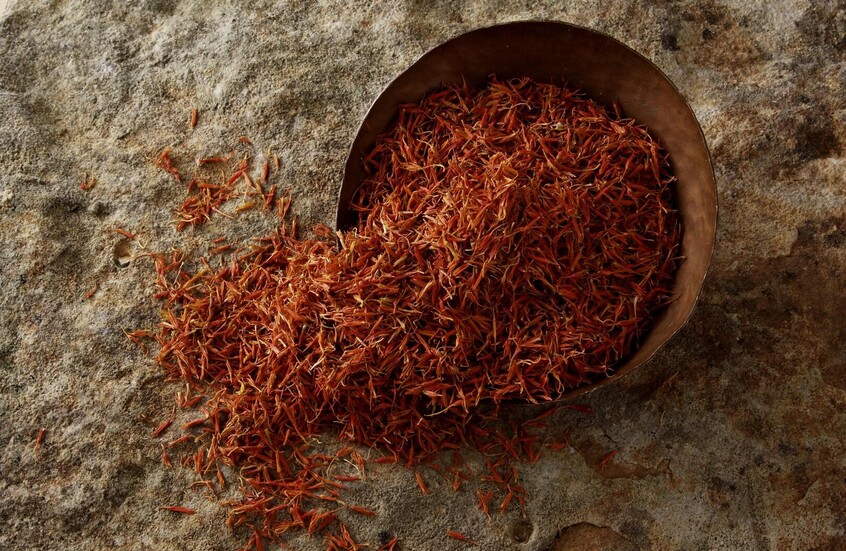 الزعفران يعزز الذاكرة ويخفف القلق ويحسن التمثيل الغذائي