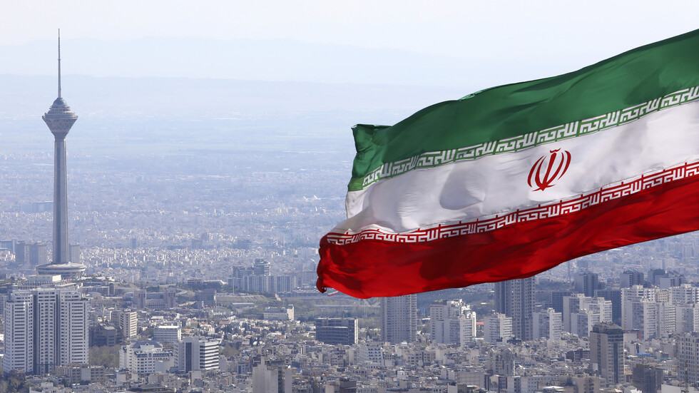 إيران تتلقى رسائل من دول الجوار بشأن ترتيبات أمنية جديدة 