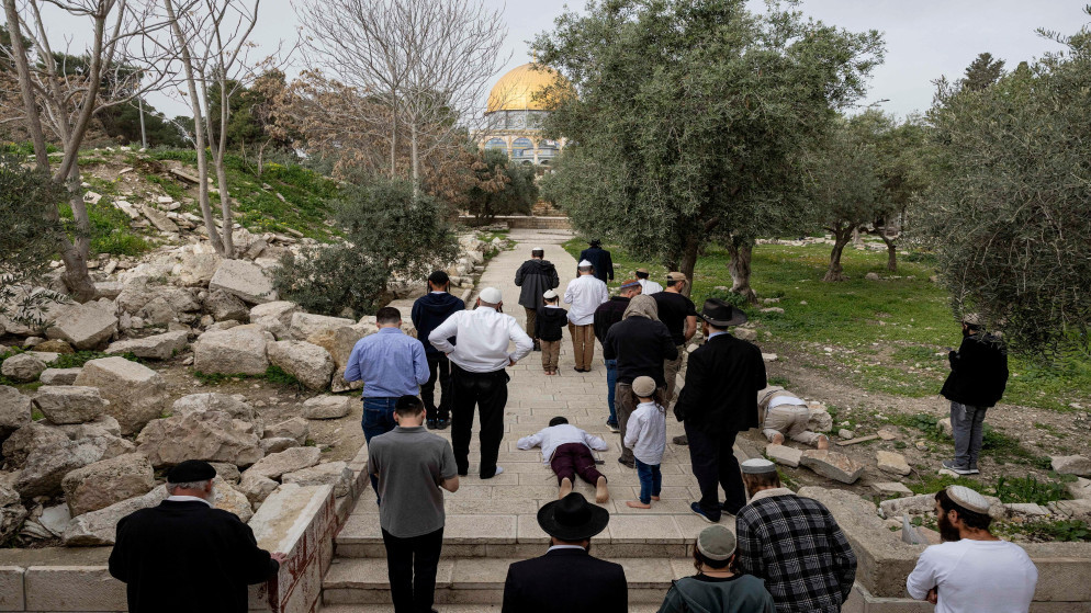 عشرات المستوطنين يقتحمون الأقصى ويؤدون طقوسا تلمودية