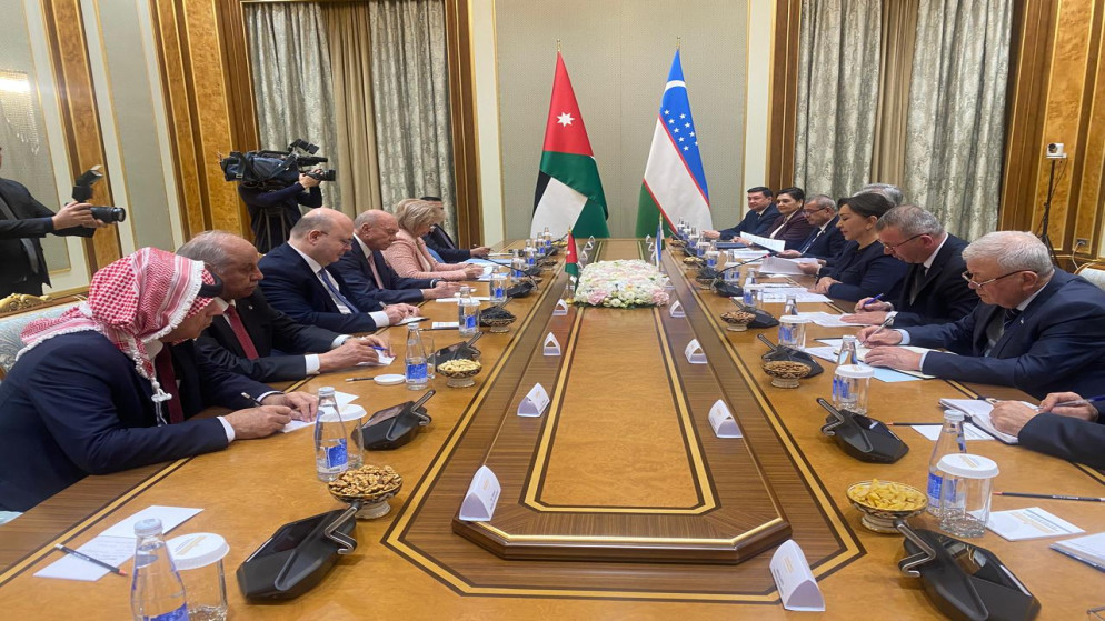 الفايز يبحث تعزيز التعاون الأردني–الأوزبكي في طشقند