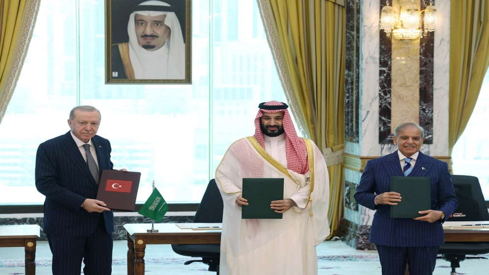 توقيع اتفاقية دفاع بين السعودية وتركيا وباكستان