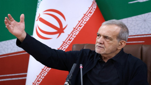     الرئيس الإيراني: نتمسك بالتفاوض ونواجه الضغوط الاقتصادية بحزم