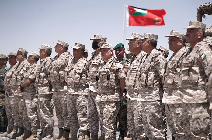 الملك يتابع تمرين الوعد الحق