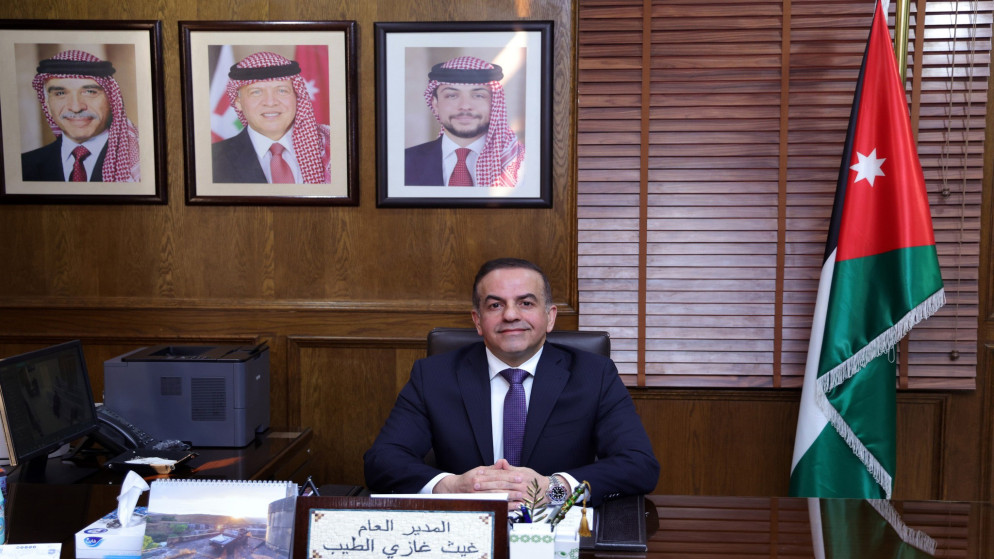 الطيب يتفقد مكتبي أحوال وادي السير وصويلح