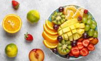 خبراء التغذية: الفاكهة المعلبة صحية ومفيدة 