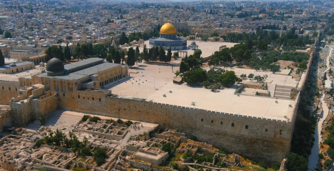 إسرائيل تبعد موظفا بالأوقاف عن المسجد الأقصى