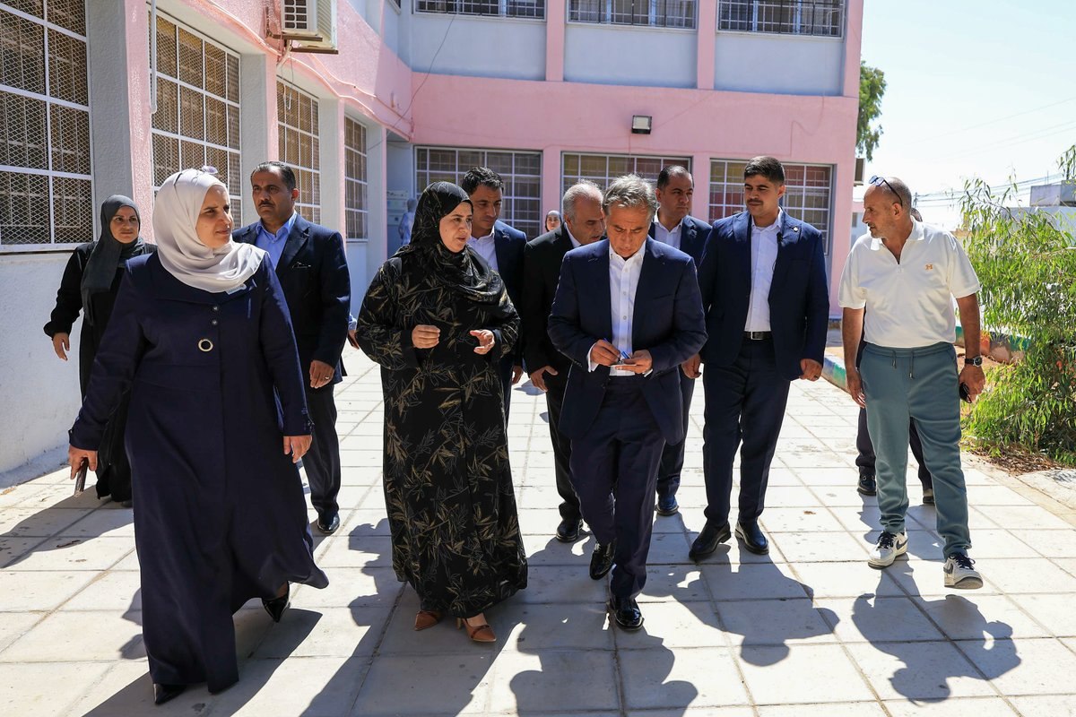 مهم من رئيس الوزراء بشأن مدرسة الحمراء الأساسيَّة
