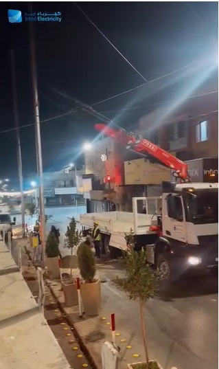 بمناسبة ذكرى الإستقلال  ..  شركة كهرباء إربد تنفّذ مبادرة لتركيب سواري الأعلام في عدد من شوارع المحافظة 