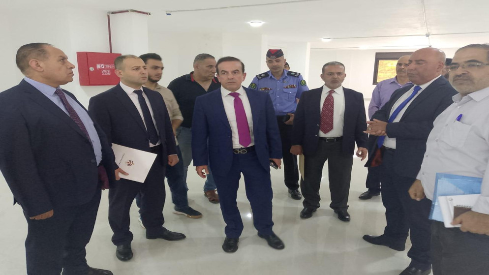 الطيب يتفقد مبنى مكتب أحوال وجوازات إربد الجديد