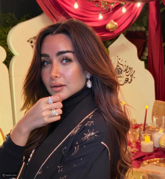 هنا الزاهد تخطف الأنظار بإطلالة رمضانية راقية 